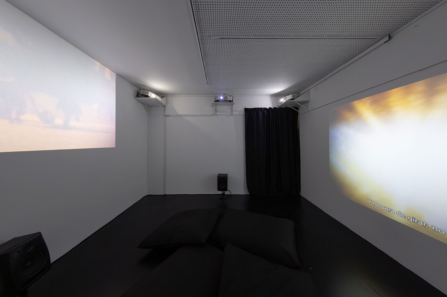 Exposició a la Sala Negre, Centre Cultural Las Cigarreras, Alacant, 2025. Curada per Leti Cano. Fotografies de Pablo Gormaz
